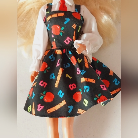 Vintage teacher barbie doll - Picture 6 of 10